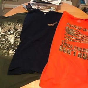 Lot of men’s size 2XL mossy oak shirts.